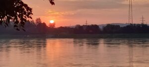 Read more about the article Rudern auf der Donau bei Sonnenaufgang